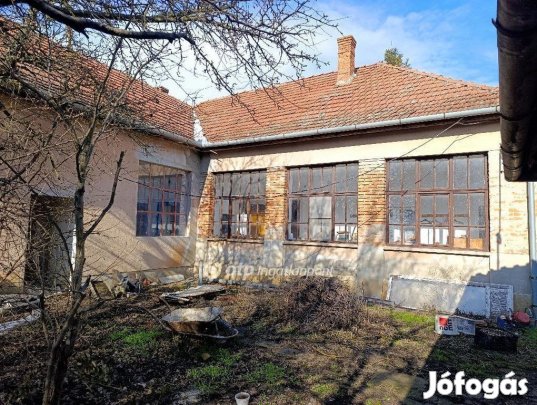 Eladó 150 nm-es ház Szeged