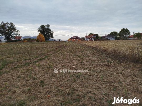 Eladó 1513 nm-es telek Szalánta