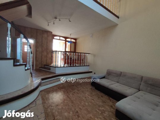 Eladó 152 nm-es ház Szeged