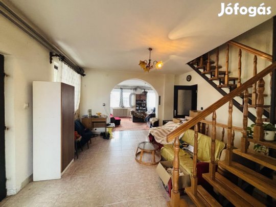 Eladó 153 nm-es ház Cegléd