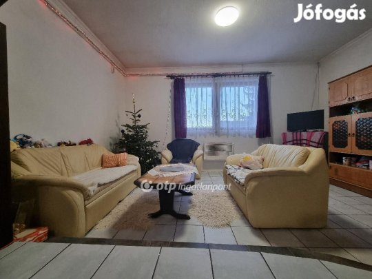 Eladó 154 nm-es ház Pápa