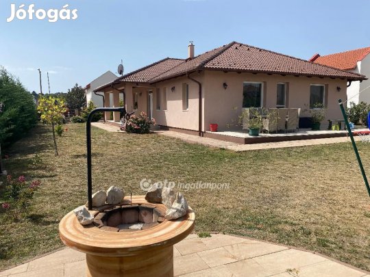 Eladó 154 nm-es ház Velence