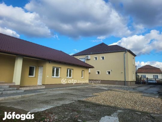 Eladó 155 nm-es ház Boldog