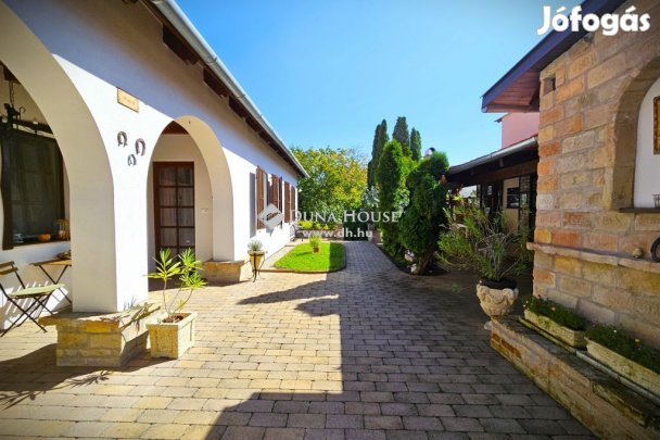 Eladó 155 nm-es ház Győr