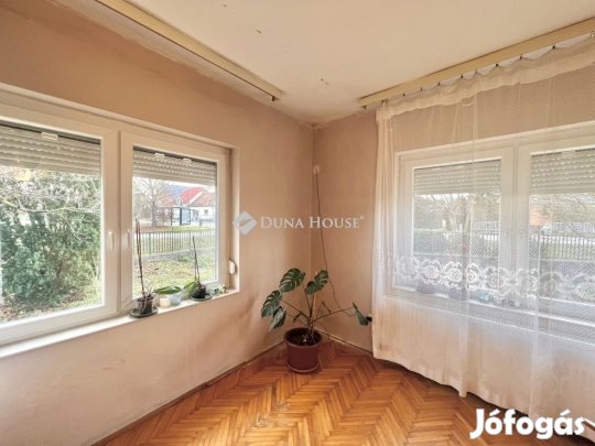 Eladó 156 nm-es ház Veszprém