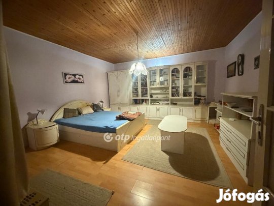 Eladó 157 nm-es ház Sarkad