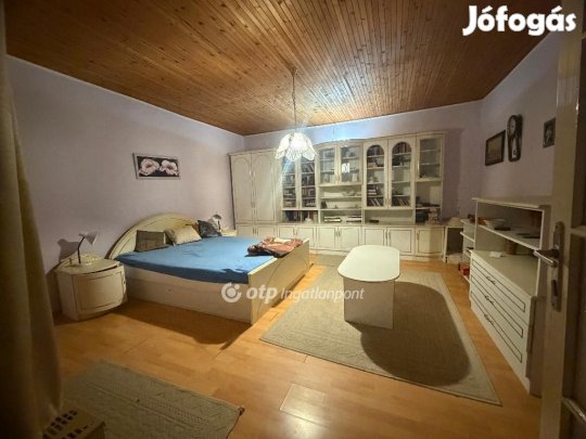 Eladó 157 nm-es ház Sarkad