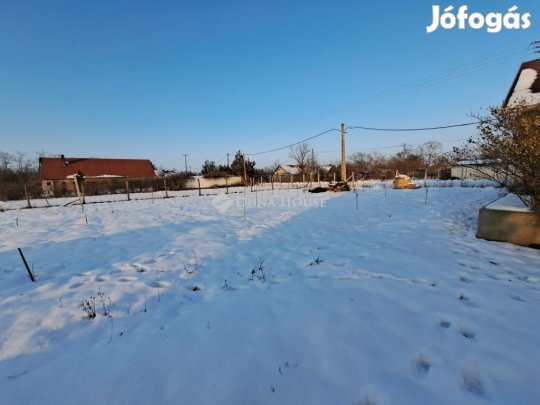 Eladó 1588 nm-es telek Tiszasas