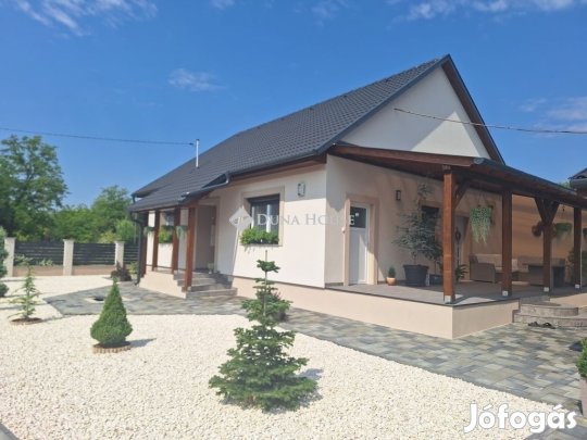 Eladó 158 nm-es ház Kerekegyháza