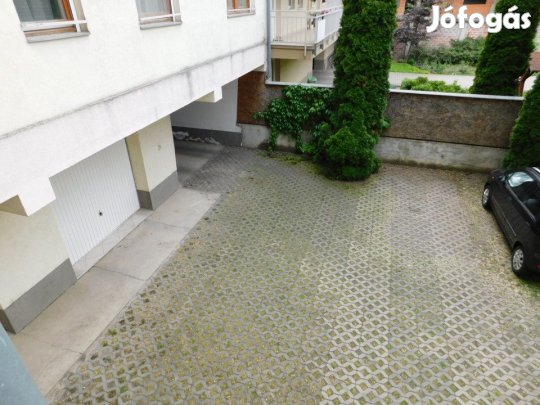 Eladó 15 nm-es Újszerű állapotú Garázs Kecskemét Füzes utca