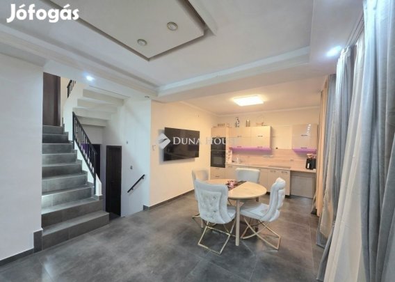 Eladó 160 m2,  7 szobás tégla ház, Gyömrő