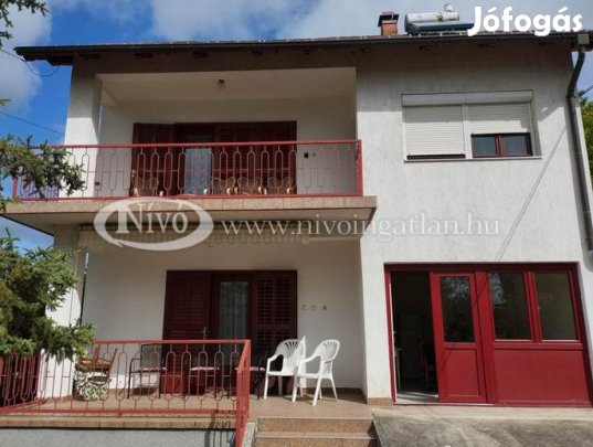 Eladó 160 nm-es Családi ház Csopak