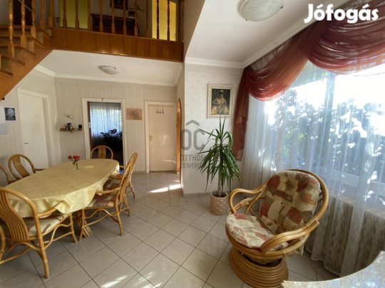 Eladó 160 nm-es ház Abony