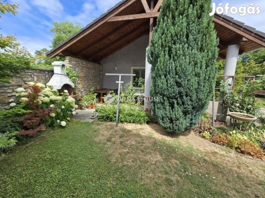 Eladó 160 nm-es ház Bánd