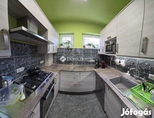 Eladó 160 nm-es ház Bánd