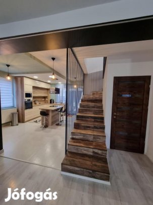 Eladó 160 nm-es ház Nyárád