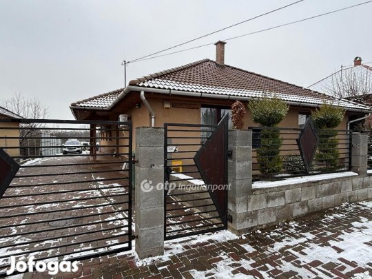 Eladó 160 nm-es ház Onga