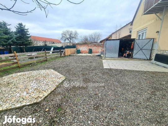 Eladó 162 nm-es ház Maklár