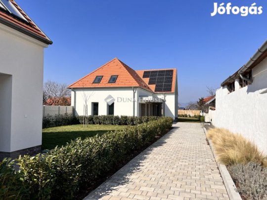 Eladó 164 nm-es ház Veszprém