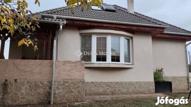 Eladó 165 nm-es ház Gárdony