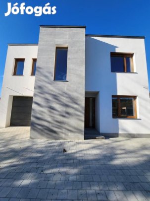 Eladó 166 nm-es ház Debrecen