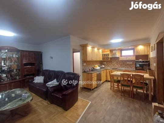 Eladó 168 nm-es ház Ócsa