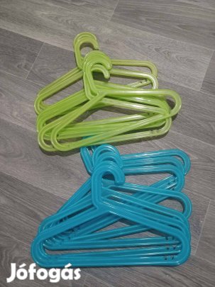 Eladó 16 db IKEA gyerek vállfa!!