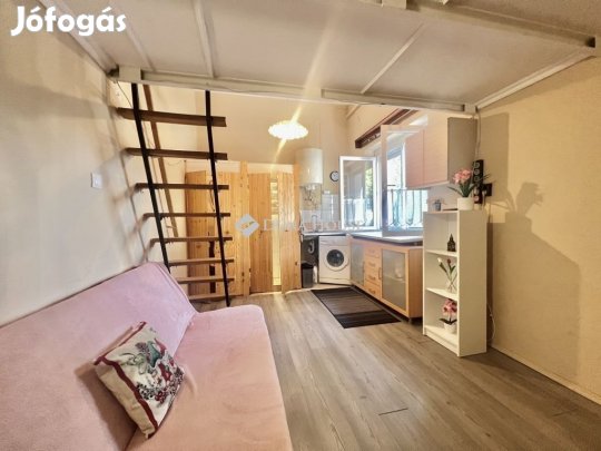 Eladó 16 nm-es lakás Balatonfűzfő