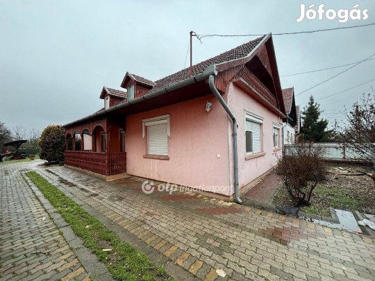 Eladó 170 nm-es ház Békés