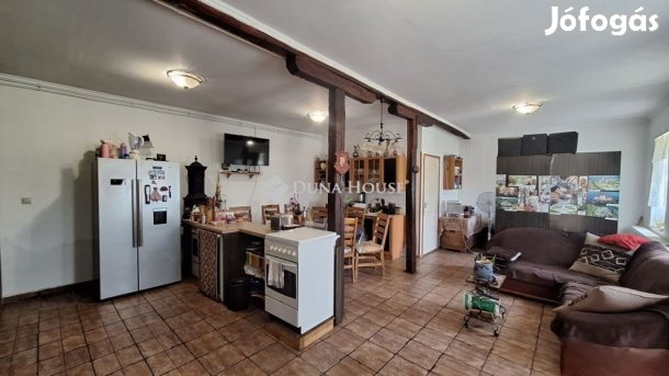 Eladó 170 nm-es ház Cece