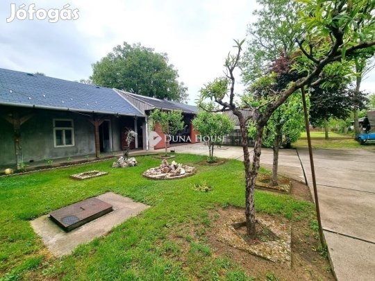Eladó 170 nm-es ház Tápiószecső