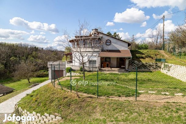 Eladó 172 nm-es ház Bár