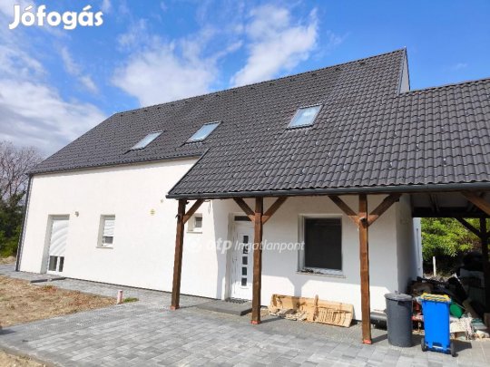 Eladó 172 nm-es ház Ceglédbercel