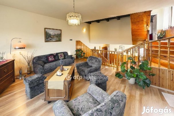 Eladó 172 nm-es ház Győr