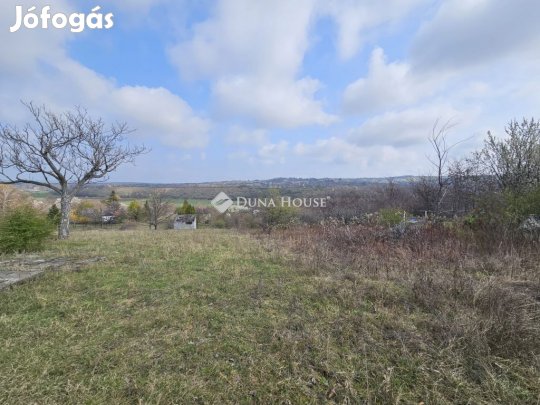 Eladó 1736 nm-es telek Lovasberény