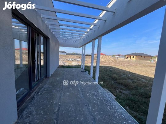 Eladó 173 nm-es ház Deszk