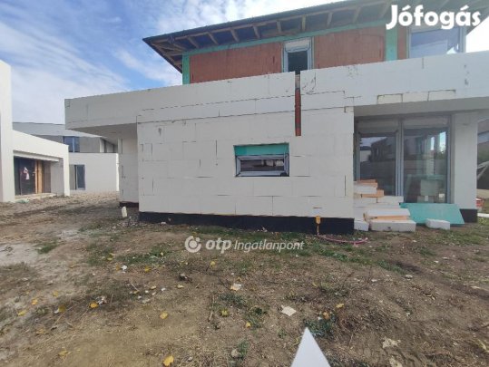 Eladó 175 nm-es ház Szeged