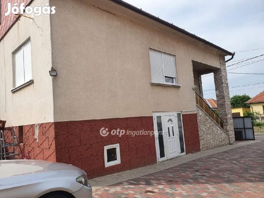 Eladó 175 nm-es ház Tóalmás