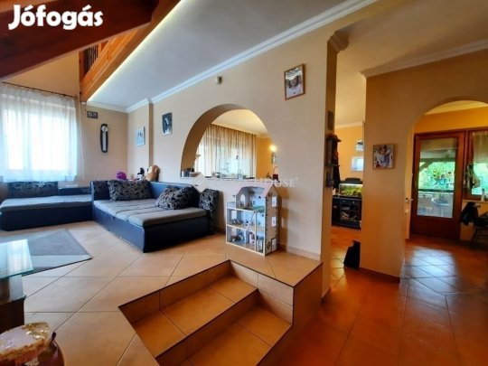 Eladó 175 nm-es ház Újhartyán