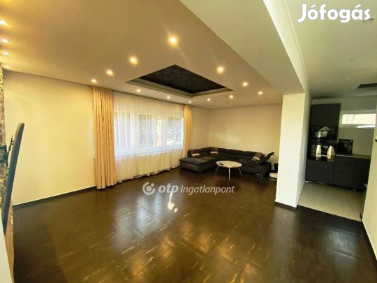 Eladó 176 nm-es ház Szigetcsép