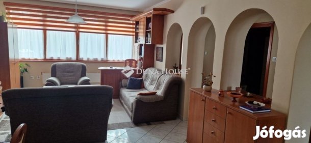 Eladó 177 nm-es ház Gárdony