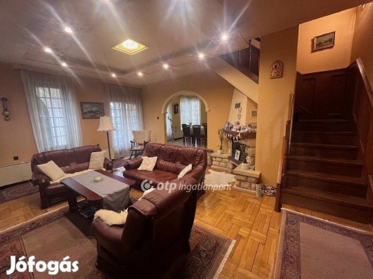 Eladó 177 nm-es ház Szeged