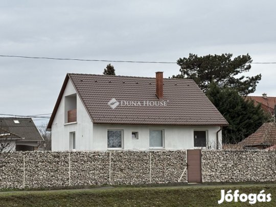 Eladó 177m2,  6 szobás tégla  ház, Gyál