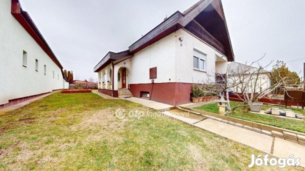 Eladó 180 nm-es ház Nagykálló