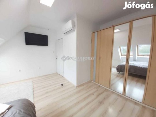 Eladó 180 nm-es ház Pécs