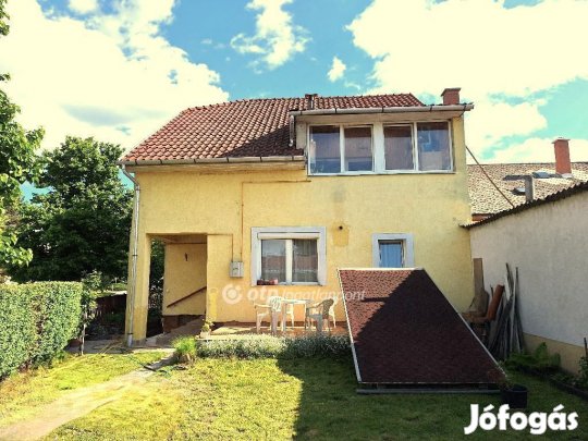 Eladó 181 nm-es ház Esztergom