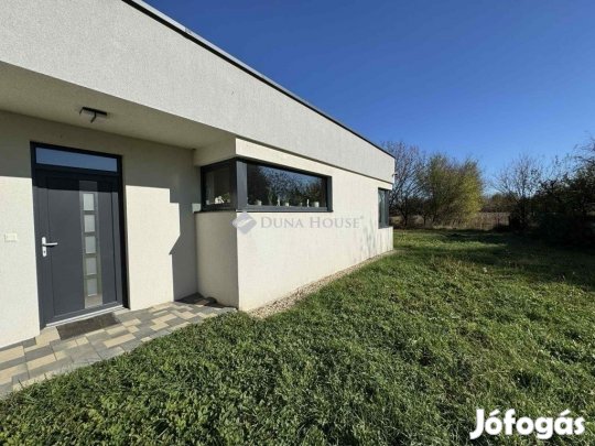 Eladó 181 nm-es ház Harkány