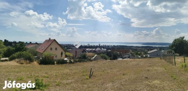 Eladó 1839 nm-es telek Balatonfüred
