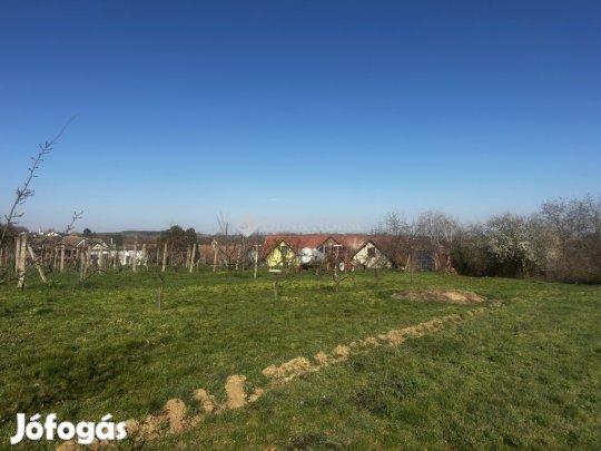 Eladó 1844 nm-es telek Villány