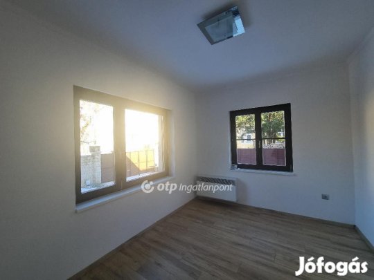 Eladó 185 nm-es ház Pápa